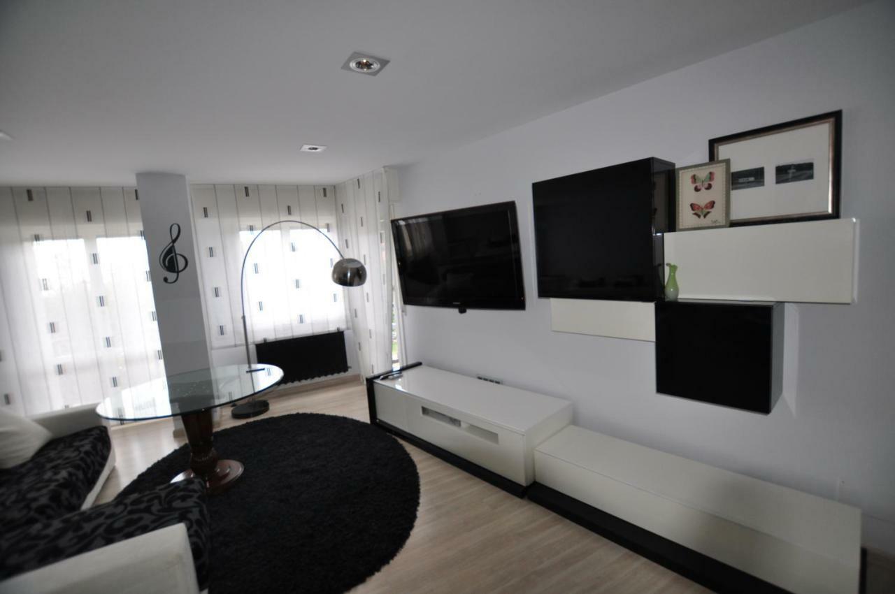 Black And White Suitte "Marques" Noja Bagian luar foto